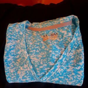 Women's Under Armour Size Small Athletic shirt